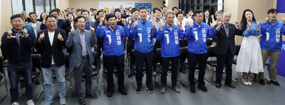 민주 전북도당, 이재명 후보 앞서는 출구조사에 '환호'
