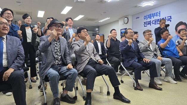 "이젠 행정수도다" 출구조사 결과에 세종 '환호' '탄식'