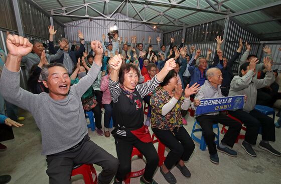 "재명이가 국민학교 동창" 고향 안동 도촌리 주민들도 '환호'