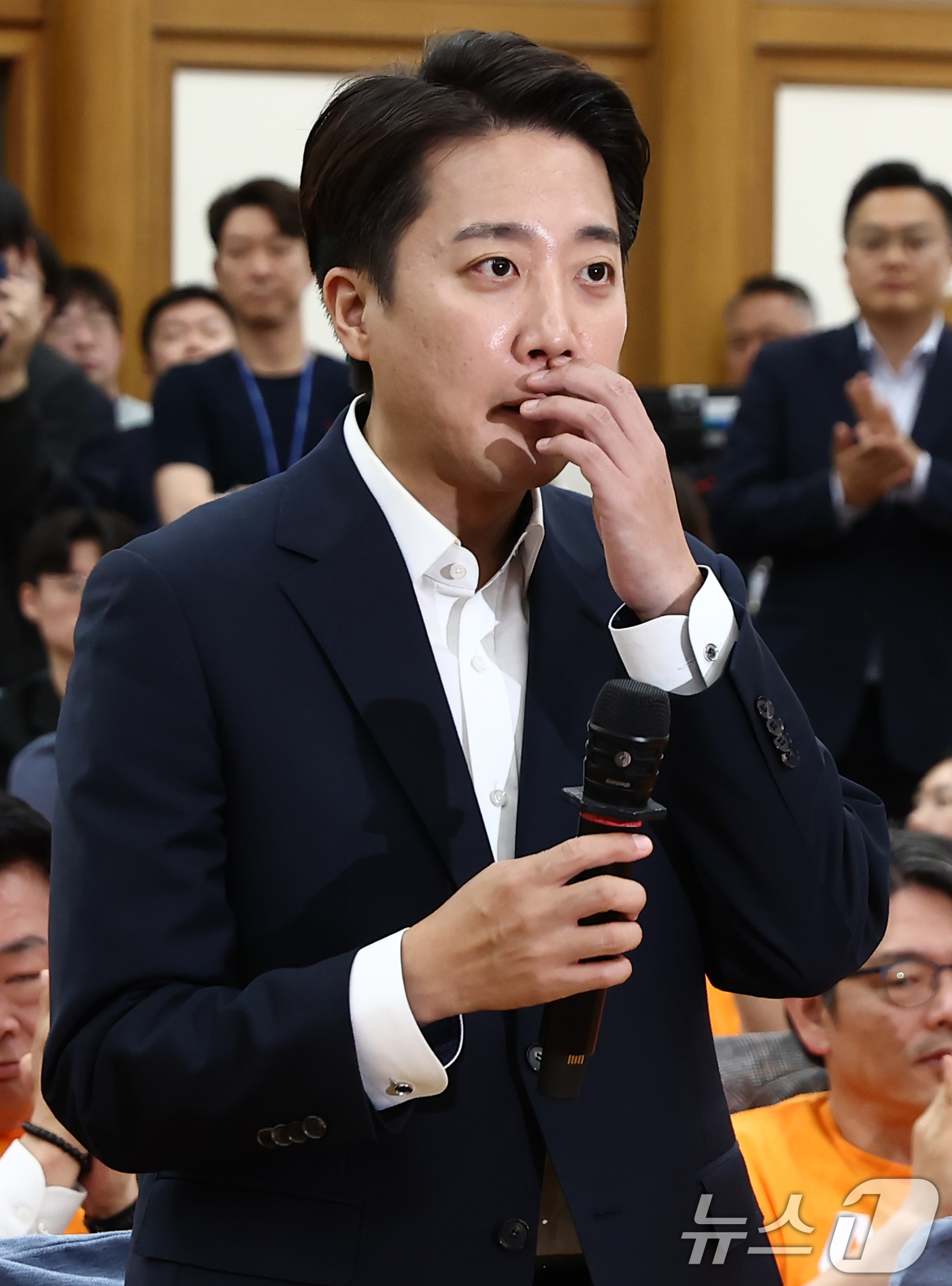 (서울=뉴스1) 김민지 기자 = 이준석 개혁신당 대통령 후보가 3일 서울 여의도 국회 의원회관에 마련된 제21대 대통령선거 개표상황실에서 입장을 밝히고 있다. 2025.6.3/뉴스 …