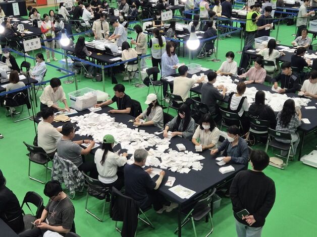 [개표] 인천 최종 투표율 77.7%…투표용지 분류·개표 시작