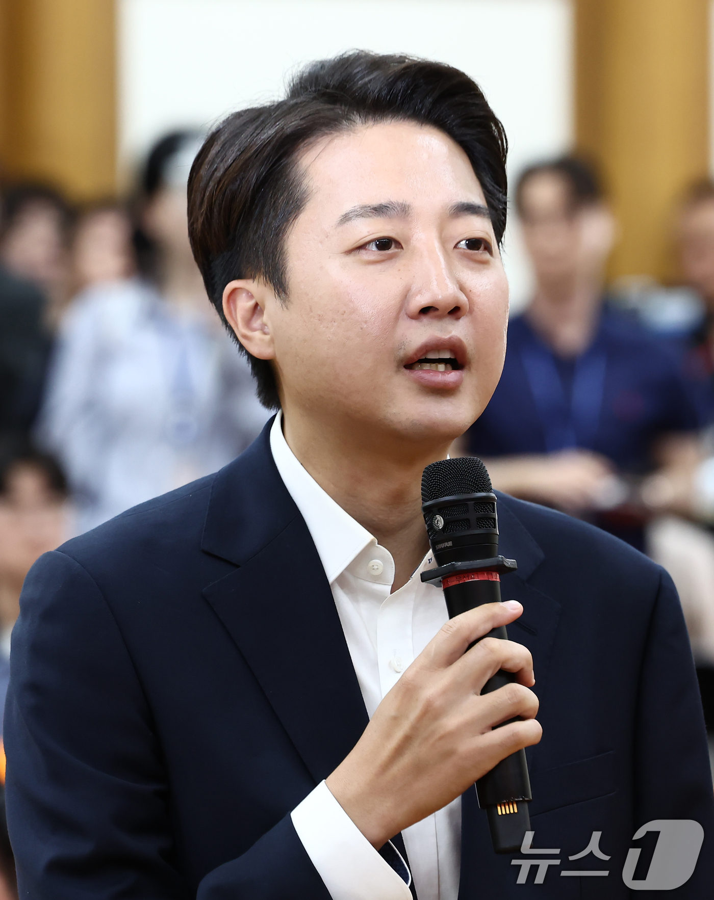 (서울=뉴스1) 김민지 기자 = 이준석 개혁신당 대통령 후보가 3일 서울 여의도 국회 의원회관에 마련된 제21대 대통령선거 개표상황실에서 입장을 밝히고 있다. 2025.6.3/뉴스 …