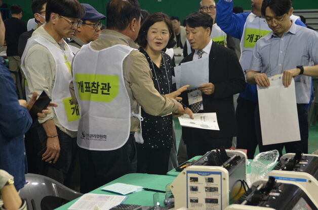 도장 미표기·중복투표 시도·개표장 소동…강원 투·개표장 잡음(종합2보)