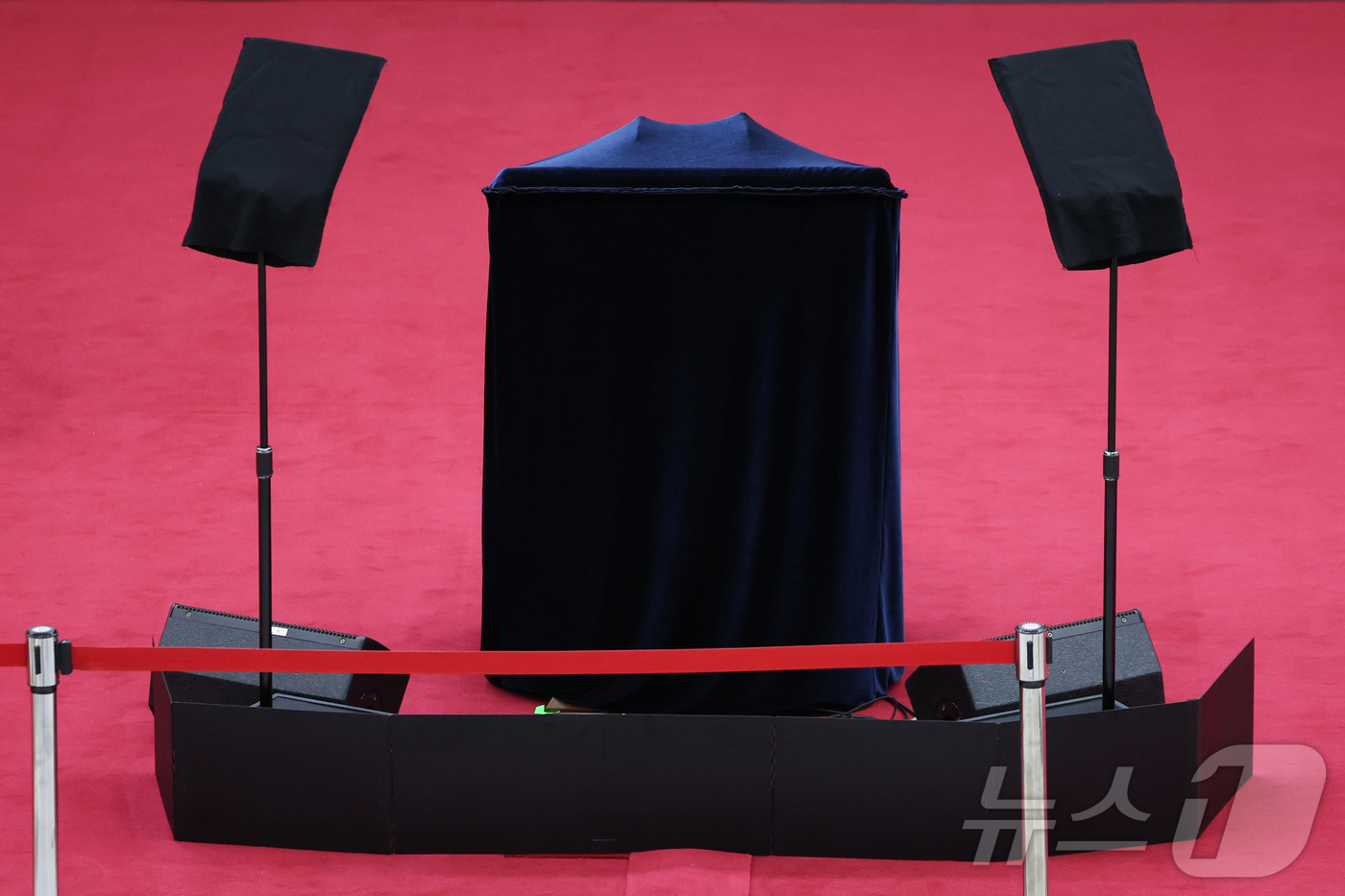 (서울=뉴스1) 안은나 기자 = 3일 밤 서울 여의도 국회 로텐더홀에서 제21대 대통령 취임식 준비가 한창이다. 2025.6.3/뉴스1