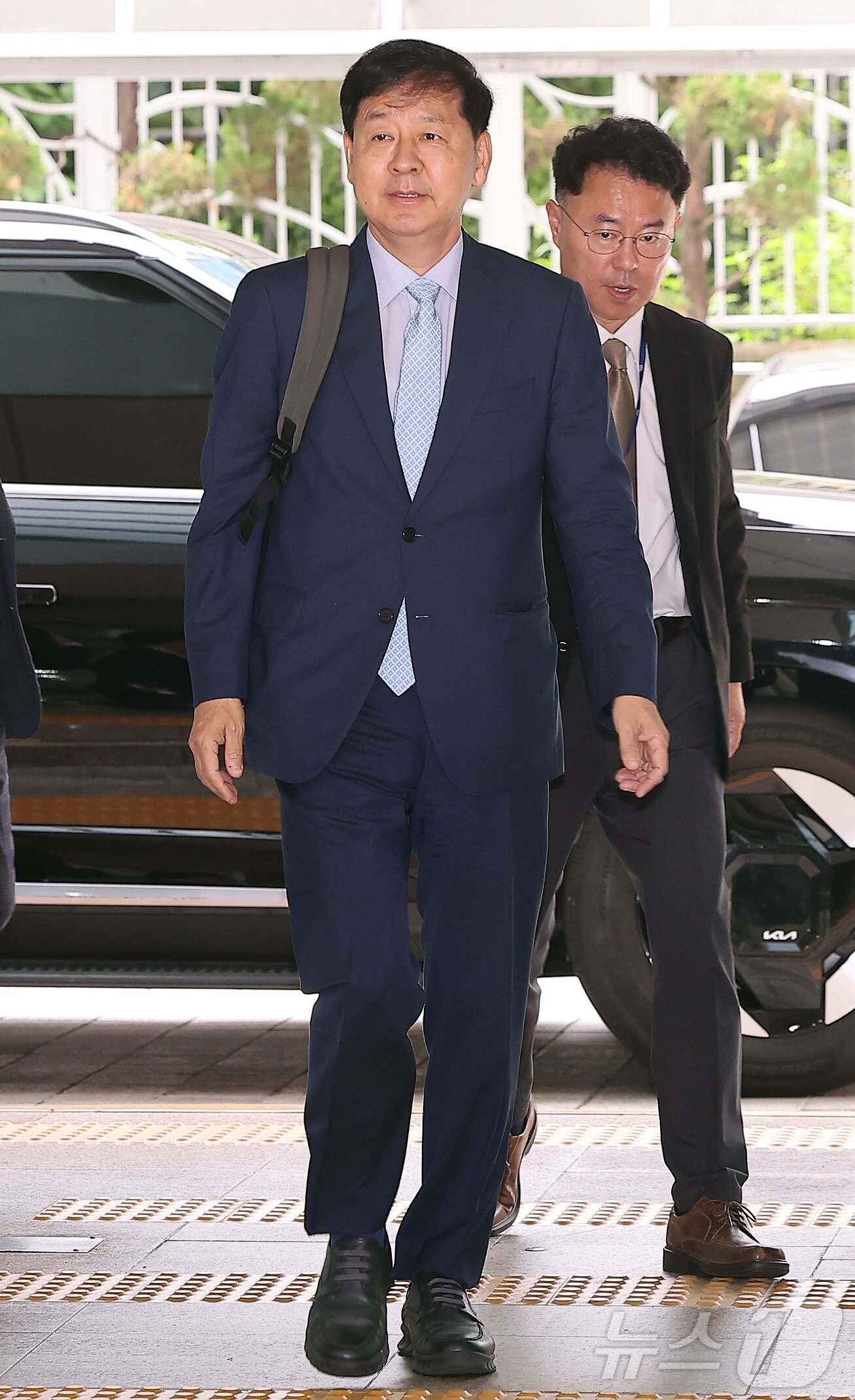 본문 이미지 - 구윤철 경제부총리 겸 기획재정부 장관 후보자가 30일 오전 서울 중구 청계천로 예금보험공사에 마련된 인사청문회 준비 사무실로 출근하고 있다. 2025.6.30/뉴스1 ⓒ News1 김진환 기자