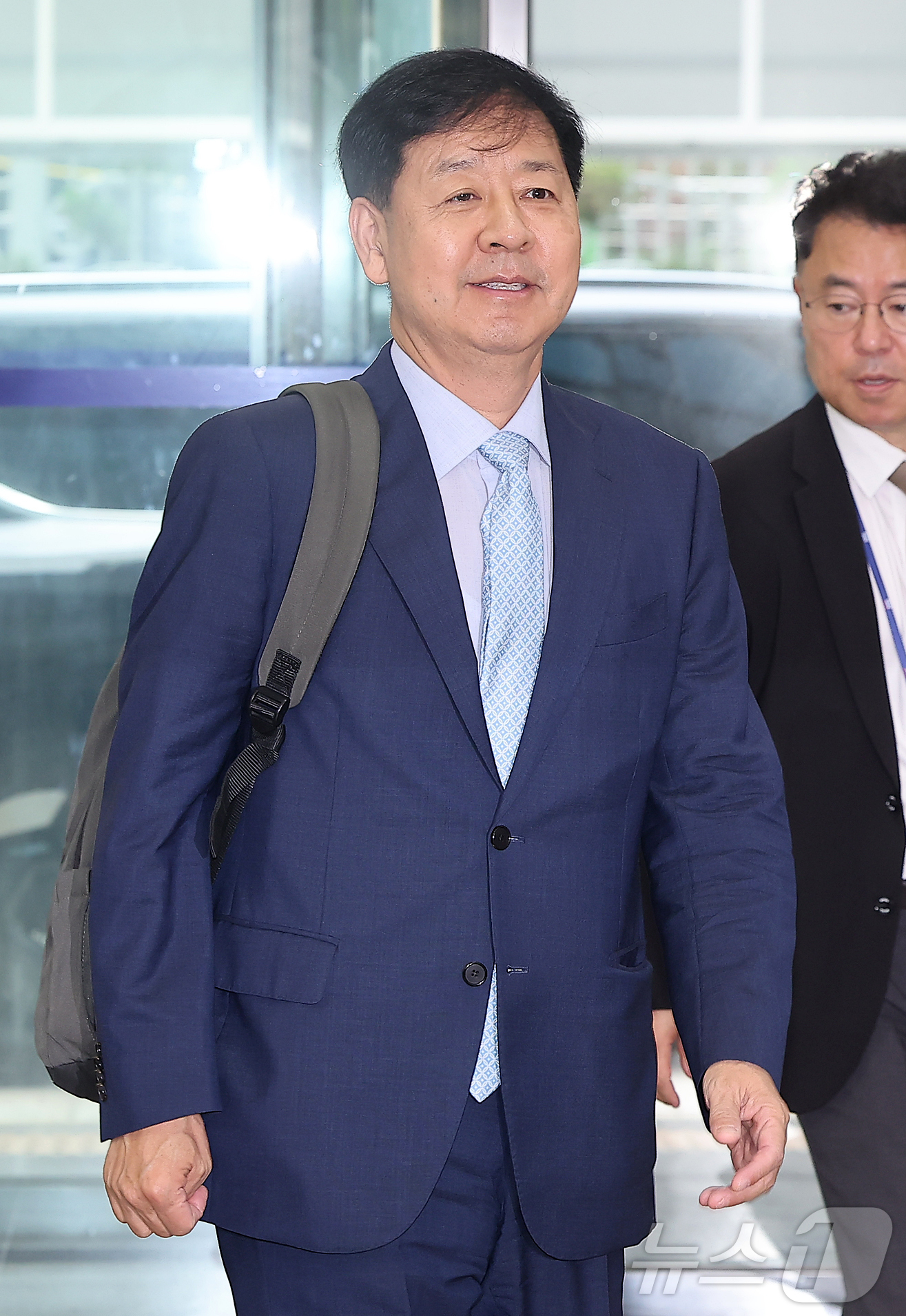 (서울=뉴스1) 김진환 기자 = 구윤철 경제부총리 겸 기획재정부 장관 후보자가 30일 오전 서울 중구 청계천로 예금보험공사에 마련된 인사청문회 준비 사무실로 출근하고 있다. 202 …