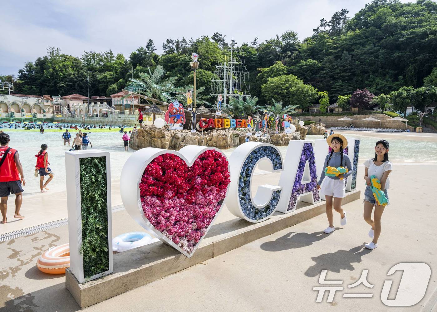 (서울=뉴스1) = 에버랜드의 워터파크 캐리비안 베이가 오는 7월 4일부터 시원하게 파도를 맞으며 신나는 음악을 즐길 수 있는 '워터 뮤직 풀파티'를 개최한다고 30일 밝혔다.사진 …