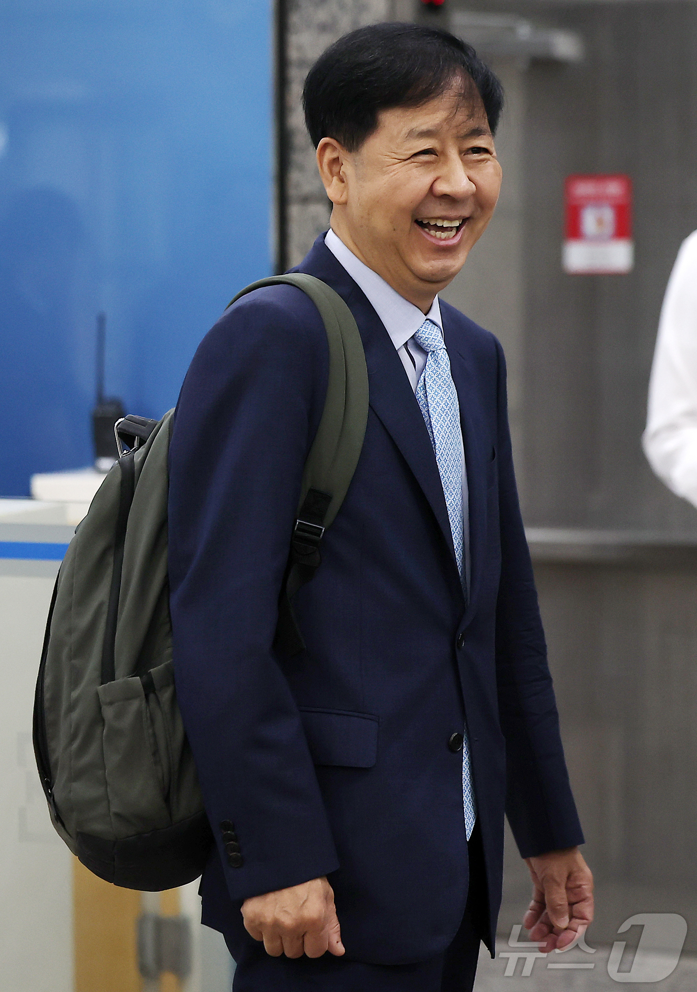 (서울=뉴스1) 김진환 기자 = 구윤철 경제부총리 겸 기획재정부 장관 후보자가 30일 오전 서울 중구 청계천로 예금보험공사에 마련된 인사청문회 준비 사무실로 출근하고 있다. 202 …