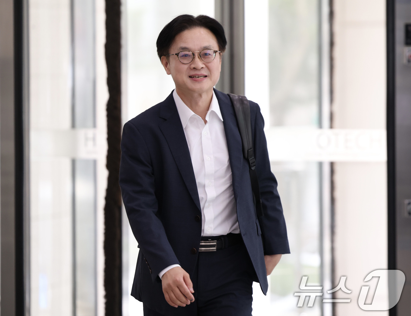 (서울=뉴스1) 오대일 기자 = 이재명 정부 초대 산업통상자원부 장관으로 지명된 김정관 후보자(두산 에너빌리티 사장)가 30일 오전 서울 강남구 한국기술센터에 마련된 인사청문회 준 …