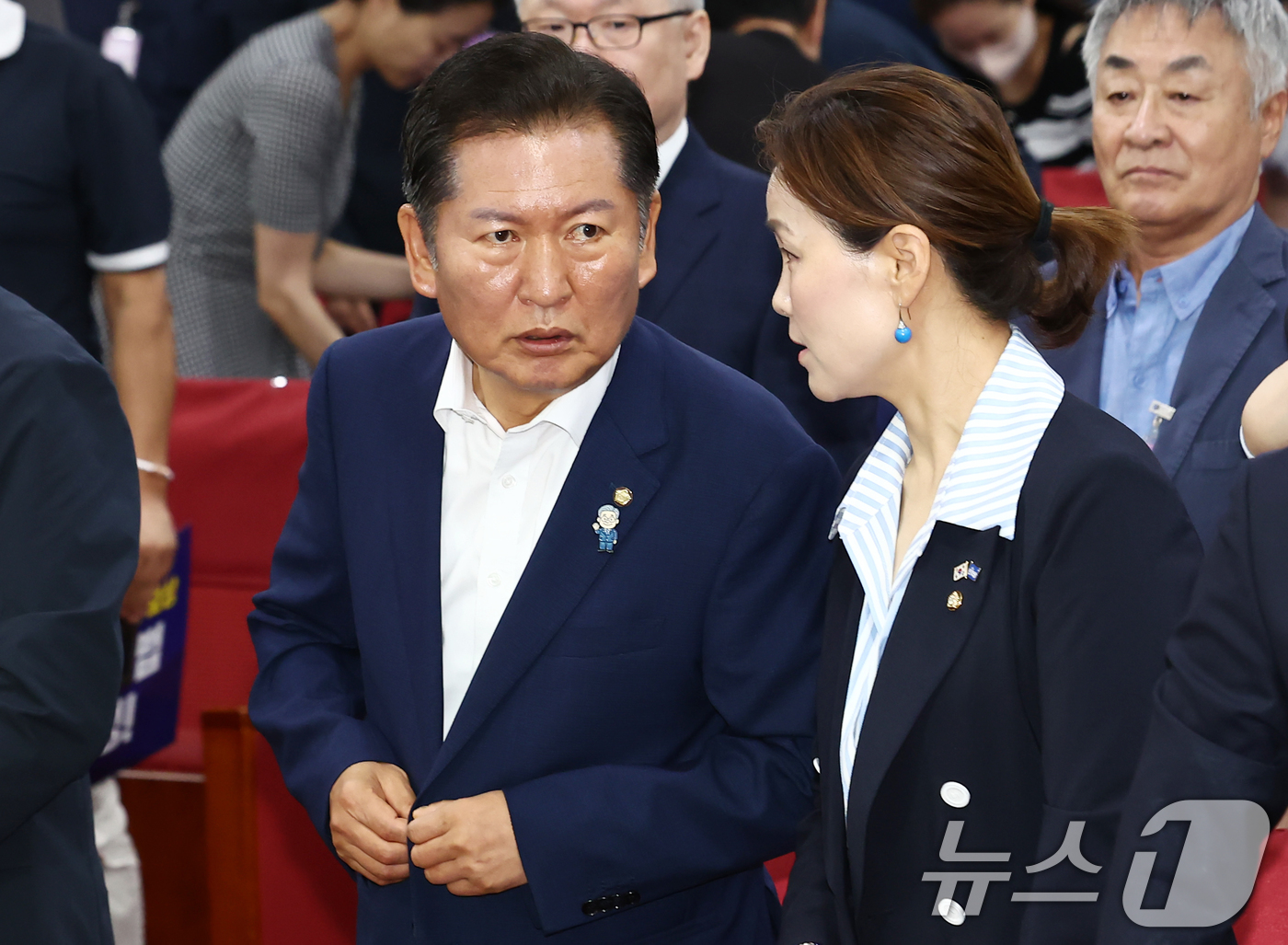 (서울=뉴스1) 김민지 기자 = 더불어민주당 대표 선거에 출마한 정청래 의원이 30일 오전 서울 여의도 국회 의원회관에서 열린 K-창작자를 보호할 유일한 희망 '정당한 보상' : …