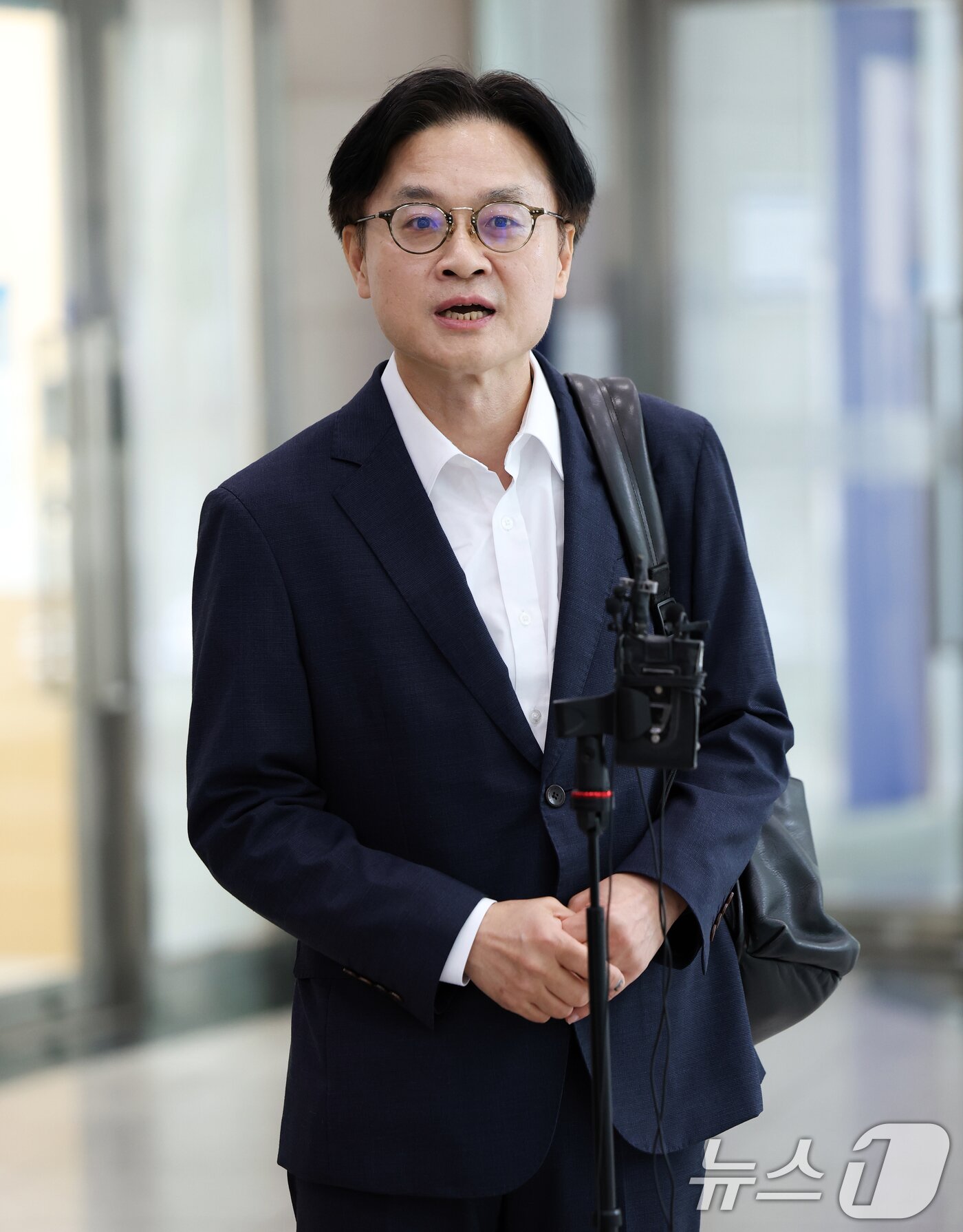 본문 이미지 - 이재명 정부 초대 산업통상자원부 장관에 지명된 김정관 후보자&#40;두산 에너빌리티 사장&#41;가 30일 오전 서울 강남구 한국기술센터에 마련된 인사청문회 준비단 사무실로 출근하며 지명 소감을 밝히고 있다. 2025.6.30/뉴스1 ⓒ News1 오대일 기자