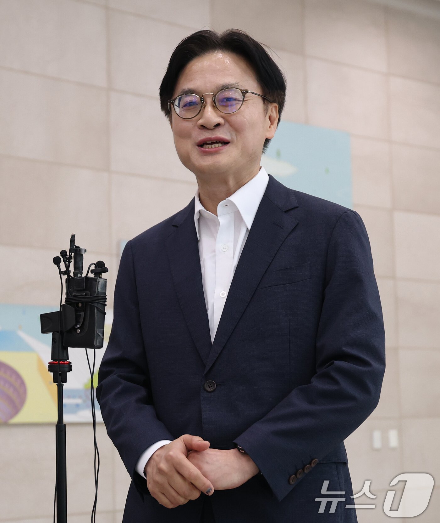 본문 이미지 - 이재명 정부 초대 산업통상자원부 장관에 지명된 김정관 후보자&#40;두산 에너빌리티 사장&#41;가 30일 오전 서울 강남구 한국기술센터에 마련된 인사청문회 준비단 사무실로 출근하며 지명 소감을 밝히고 있다. 2025.6.30/뉴스1 ⓒ News1 오대일 기자