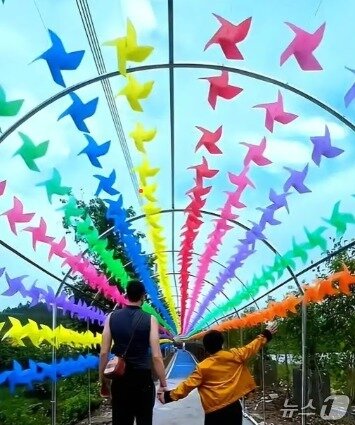 본문 이미지 - 키 차이가 상당하다 - SCMP 갈무리 