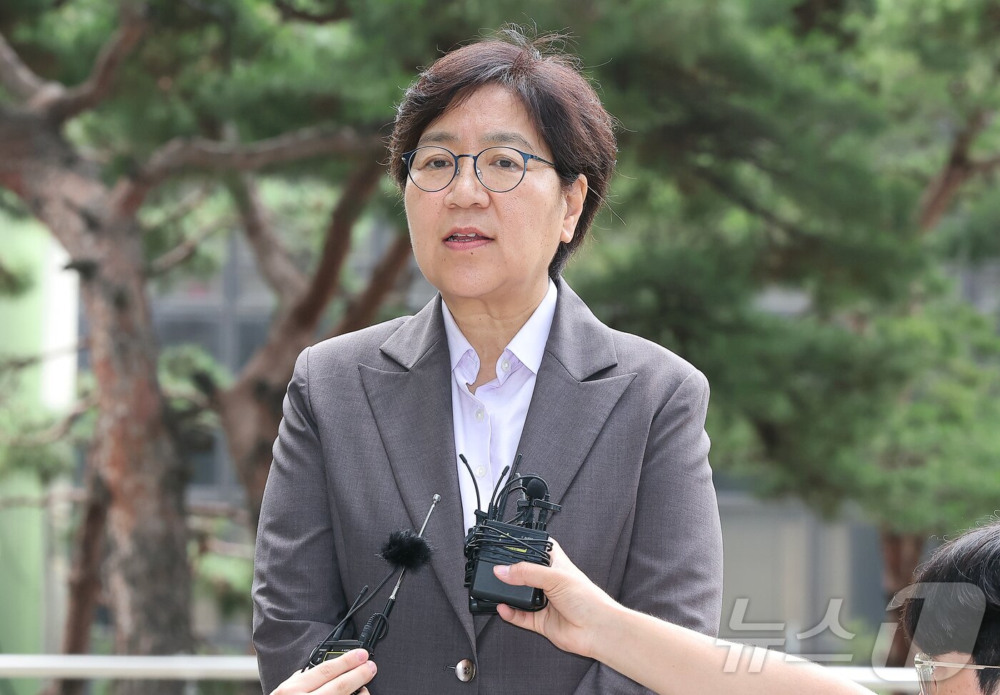 본문 이미지 - 정은경 보건복지부 장관 후보자가 30일 오전 서울 중구 소월로 T타워에 마련된 인사청문회 준비 사무실로 출근하며 취재진의 질문에 답변하고 있다. 2025.6.30/뉴스1 ⓒ News1 김진환 기자