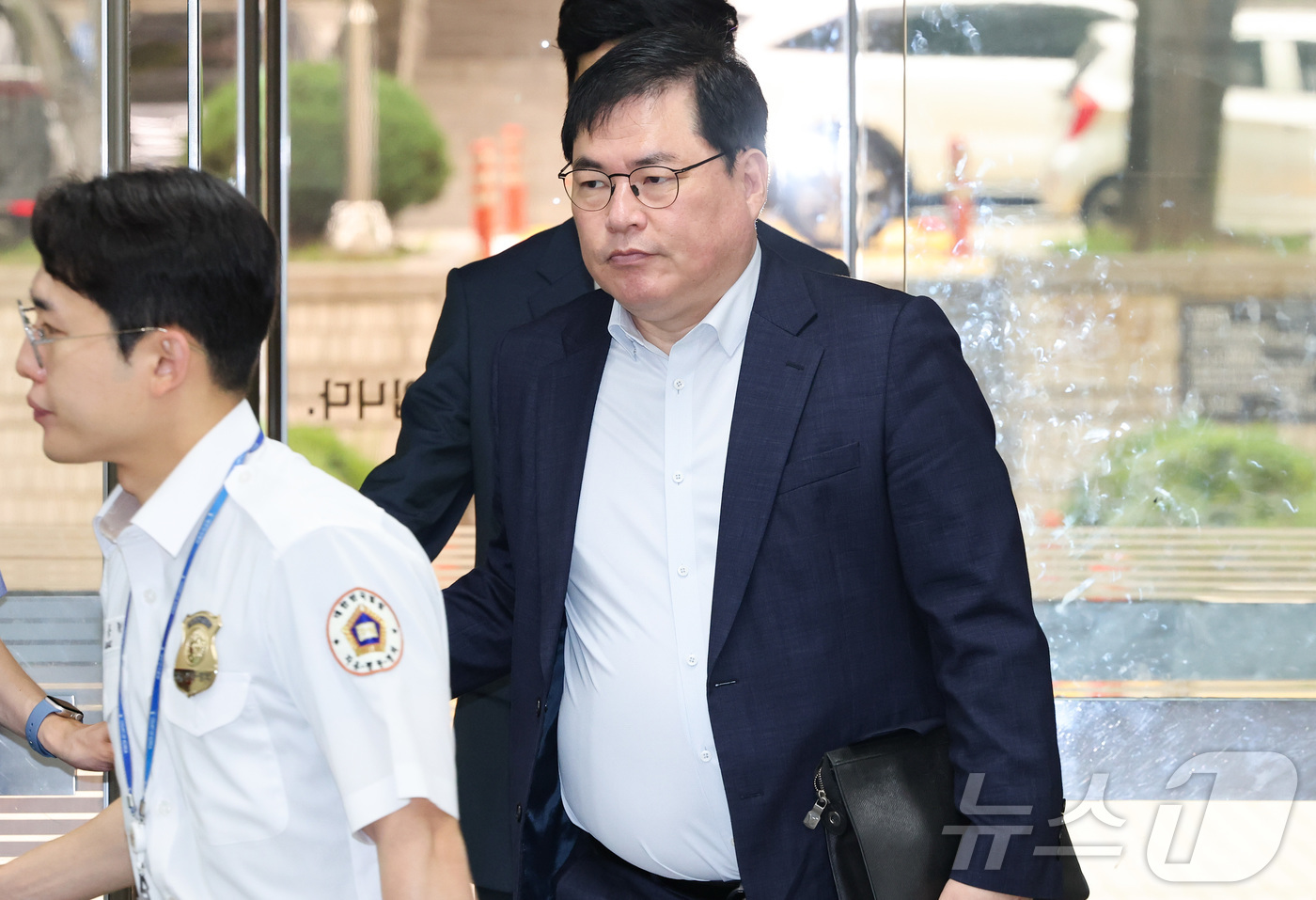 (서울=뉴스1) 민경석 기자 = 유동규 전 성남도시개발공사 기획본부장이 30일 오전 서울 서초구 서울중앙지방법원에서 열린 대장동 개발 특혜 혐의 민간업자 재판 결심공판에 출석하고 …