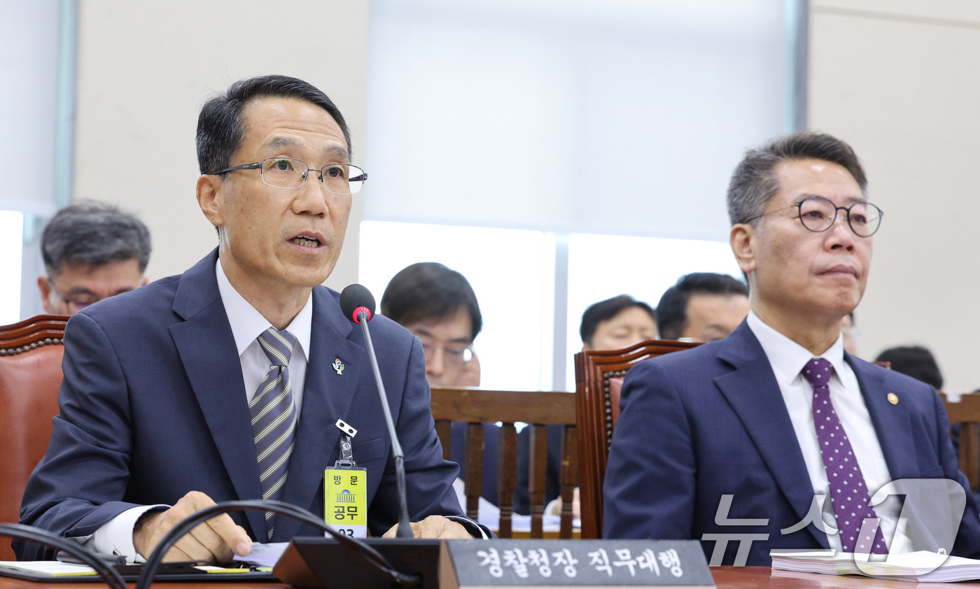 (서울=뉴스1) 신웅수 기자 = 유재성 신임 경찰청 차장이 30일 서울 여의도 국회에서 열린 행정안전위원회 전체회의에 참석해 인사말을 하고 있다. 2025.6.30/뉴스1