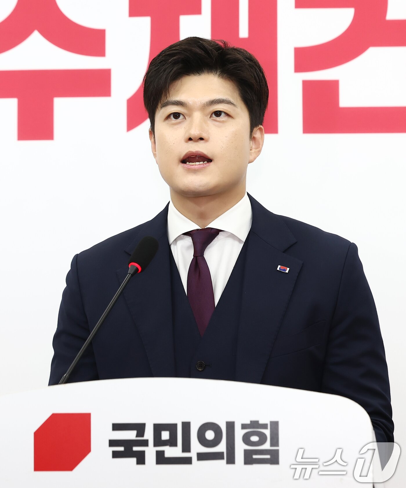 본문 이미지 - 김용태 국민의힘 비상대책위원장이 30일 오전 서울 여의도 국회에서 퇴임 기자회견을 하고 있다. 2025.6.30/뉴스1 ⓒ News1 김민지 기자
