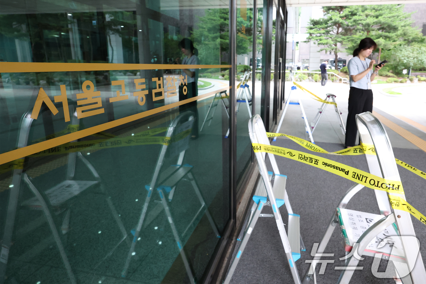 (서울=뉴스1) 민경석 기자 = 12·3 비상계엄 사태와 관련해 윤석열 전 대통령의 내란·외환 혐의를 수사하는 조은석 특별검사팀과 윤 전 대통령 측이 2차 소환 조사 일정을 놓고 …