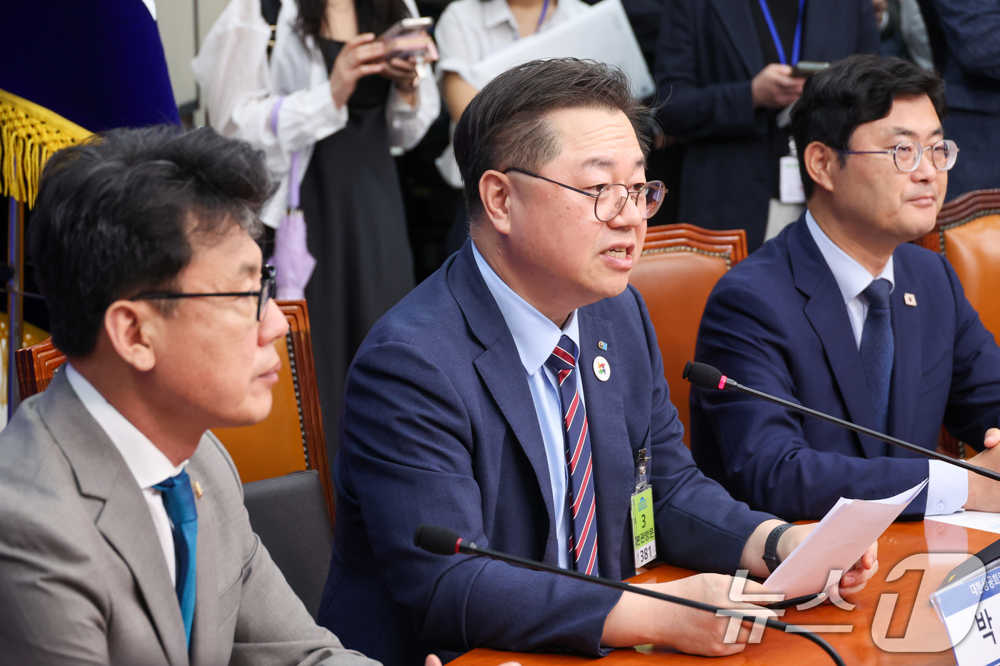 (서울=뉴스1) 안은나 기자 = 박일준 대한상공회의소 상근부회장이 30일 서울 여의도 국회에서 열린 더불어민주당-경제 6단체 상근부회장단 상법 간담회에서 모두 발언을 하고 있다. …