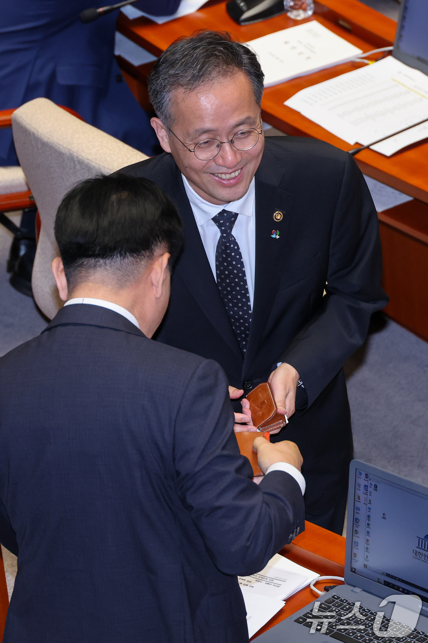 (서울=뉴스1) 안은나 기자 = 이형일 기획재정부 장관 직무대행(1차관)이 30일 오전 서울 여의도 국회에서 열린 제426회국회(임시회) 예산결산특별위원회 제1차 전체회의에 출석해 …