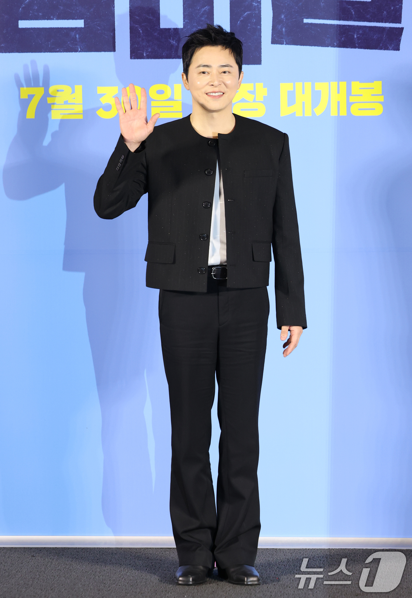 (서울=뉴스1) 권현진 기자 = 배우 조정석이 30일 오전 서울 용산구 CGV 용산아이파크몰에서 진행된 영화 '좀비딸'(감독 필감성)의 제작보고회에서 포즈를 취하고 있다.'좀비딸' …