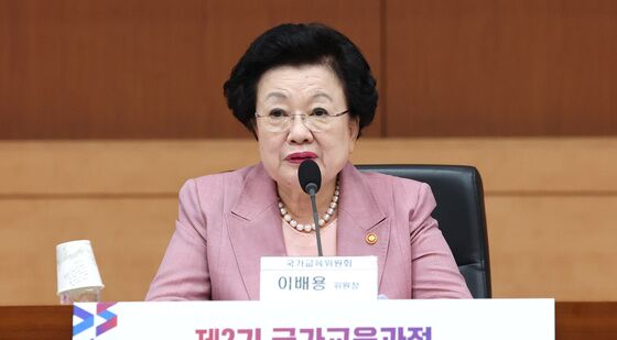 환영사하는 이배용 국가교육위원장