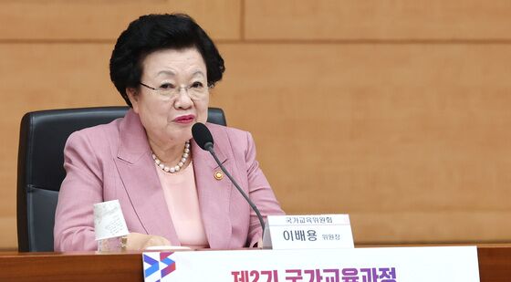 환영사하는 이배용 국가교육위원장