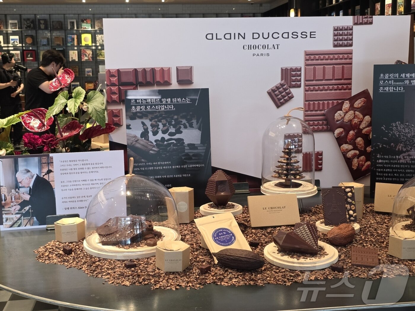 본문 이미지 - '알랭 뒤카스 쇼콜라 파리'(Alain Ducasse Chocolat Paris)의 내년 한국 론칭을 앞두고 30일 광화문 테라로사에서 프리 론칭 행사를 진행했다. ⓒ News1 이형진 기자