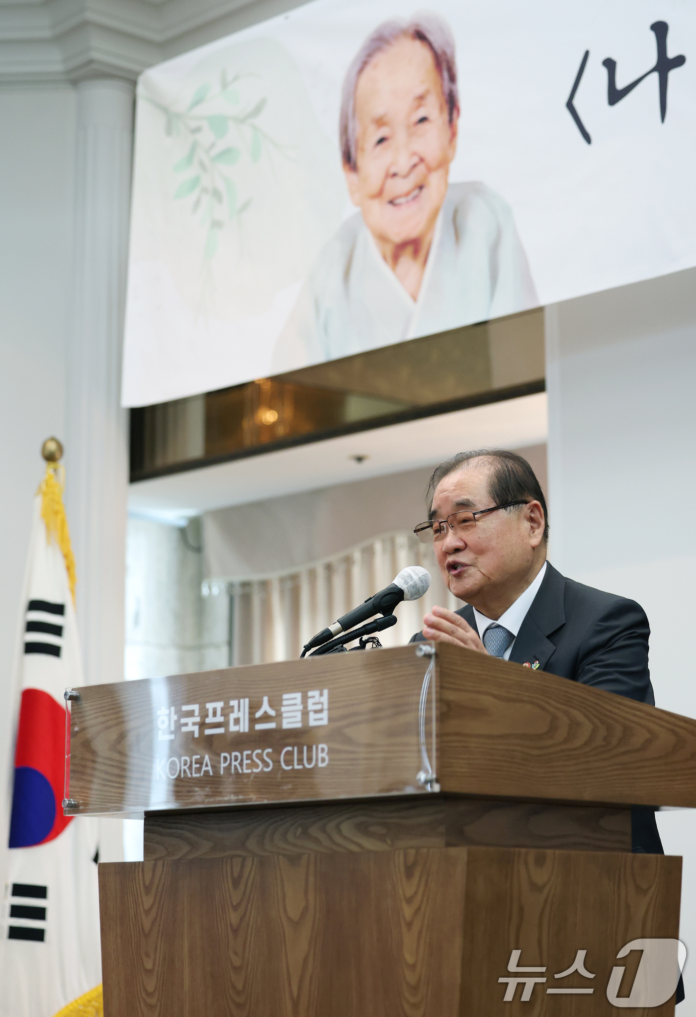 (서울=뉴스1) 권현진 기자 = 이종찬 광복회장이 30일 오후 서울 중구 프레스센터에서 열린 광복회장 주최 '나,조계진' 출판기념회에 참석해 환영사를 하고 있다. 2025.6.30 …