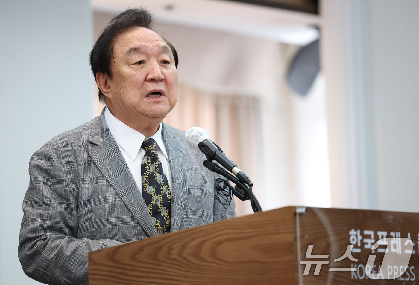 (서울=뉴스1) 권현진 기자 = 정대철 헌정회장이 30일 오후 서울 중구 프레스센터에서 열린 광복회장 주최 '나,조계진' 출판기념회에 참석해 축사를 하고 있다. 2025.6.30/ …