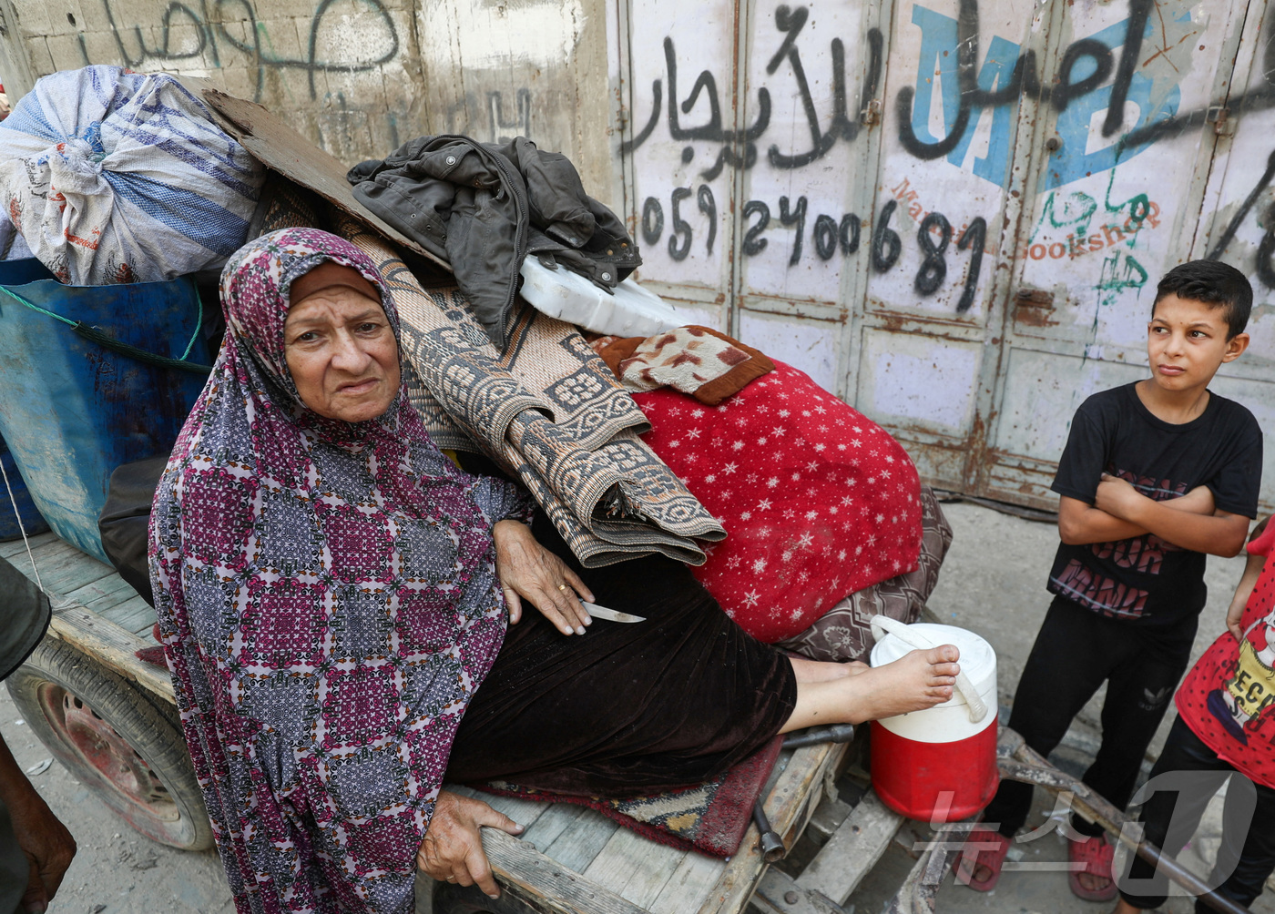 (가자 로이터=뉴스1) 윤다정 기자 = 팔레스타인 주민들이 지난 29일(현지 시간) 이스라엘군의 대피령 직후 가자시를 떠나고 있다. 2025.6.30 ⓒ 로이터=뉴스1ⓒ 로이터=뉴 …