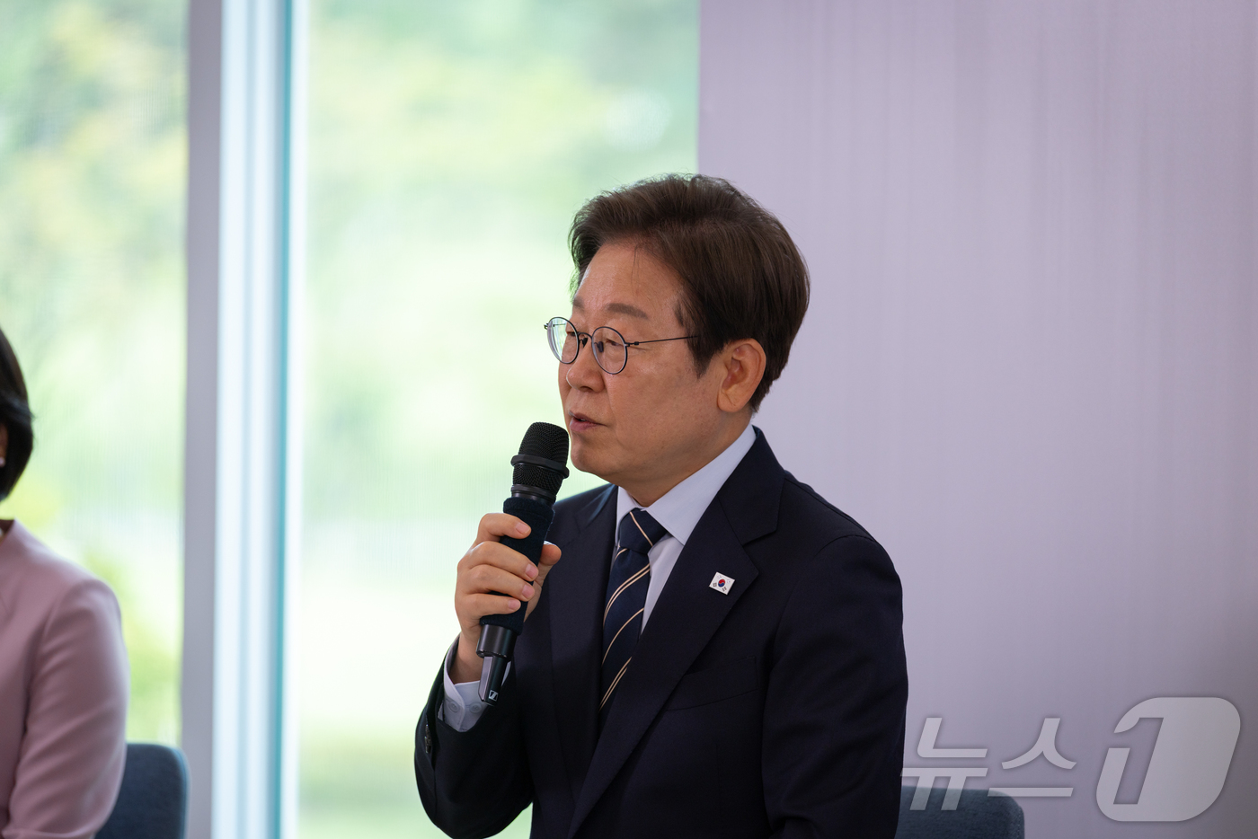 (서울=뉴스1) 이재명 기자 = 이재명 대통령이 30일 서울 용산 대통령실 파인그라스에서 열린 문화예술계 수상자 간담회에서 발언을 하고 있다. (대통령실 제공. 재판매 및 DB 금 …