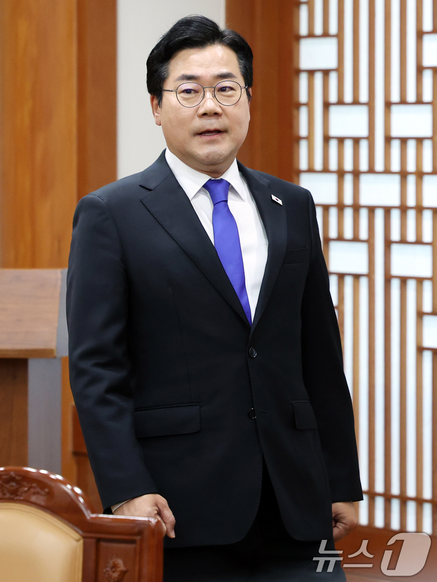 (과천=뉴스1) 황기선 기자 = 박찬대 더불어민주당 원내대표가 4일 오전 경기 과천시 중앙선관위에서 열린 '제21대 대통령선거 당선증 교부식'에 참석하고 있다. 2025.6.4/뉴 …