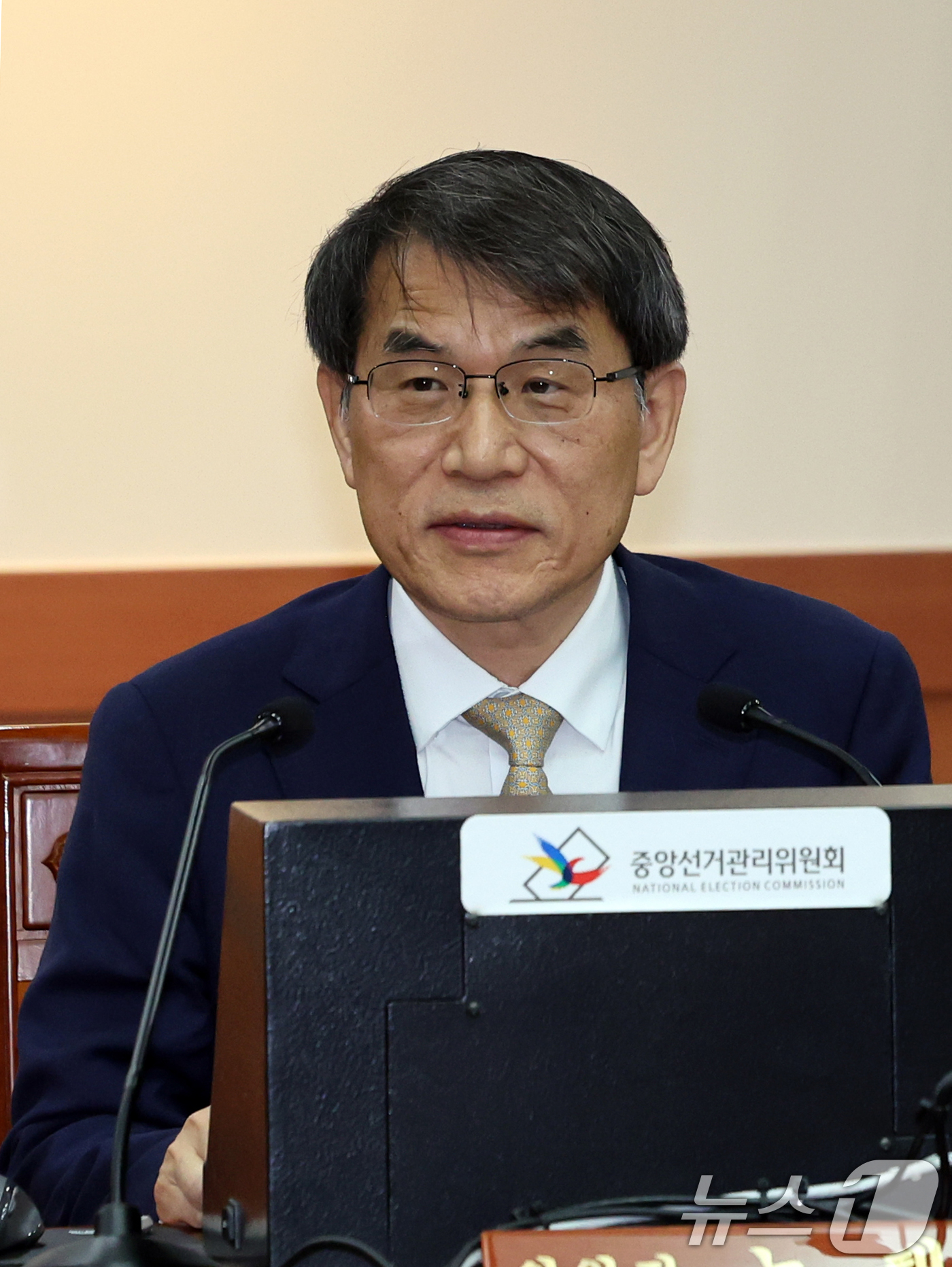 (과천=뉴스1) 황기선 기자 = 노태악 중앙선거관리위원장이 4일 오전 경기 과천시 중앙선관위에서 열린 '제21대 대통령선거 당선증 교부식'에서 인사말을 하고 있다. 2025.6.4 …