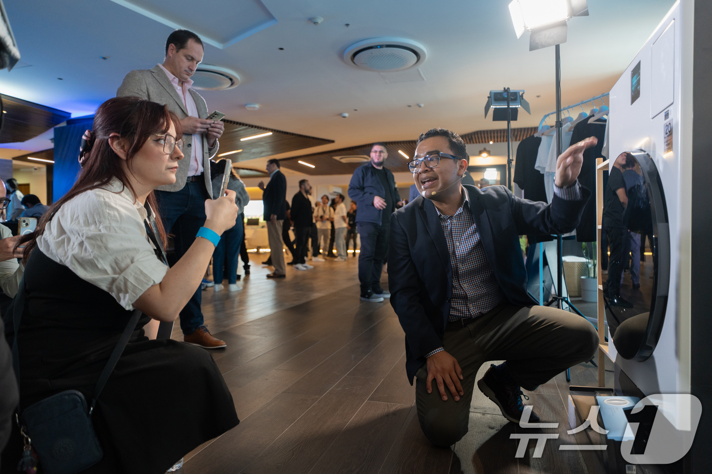 (서울=뉴스1) = 삼성전자가 3일(현지시간) 멕시코 멕시코시티에서 2025년형 '비스포크 AI 가전'의 혁신 기술과 서비스를 소개하는 '2025년 중남미 테크 세미나'를 개최했다 …