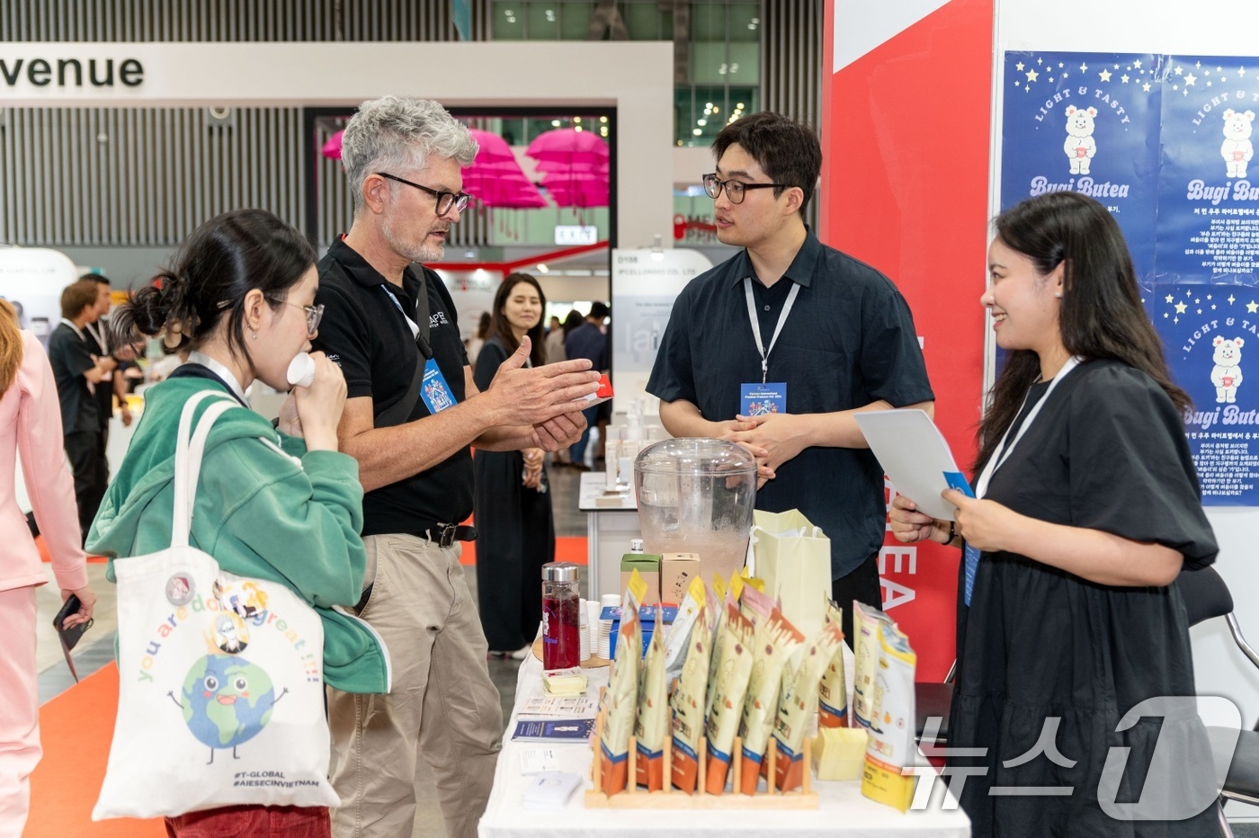 (서울=뉴스1) = 한국무역협회는 코엑스와 공동으로 베트남 호치민 SECC 전시장에서 오는 5일부터 '2025 베트남 국제 프리미엄 소비재전'을 개최한다고 4일 밝혔다.사진은 '2 …