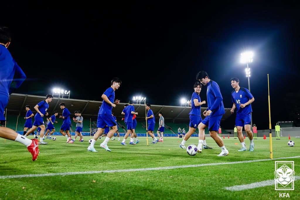 (서울=뉴스1) = '2026 FIFA 북중미 월드컵 3차 예선' 이라크와의 경기를 앞둔 대한민국 축구대표팀이 3일(현지시간) 이라크 바스라 알 파이하 스타디움에서 훈련을 하고 있 …