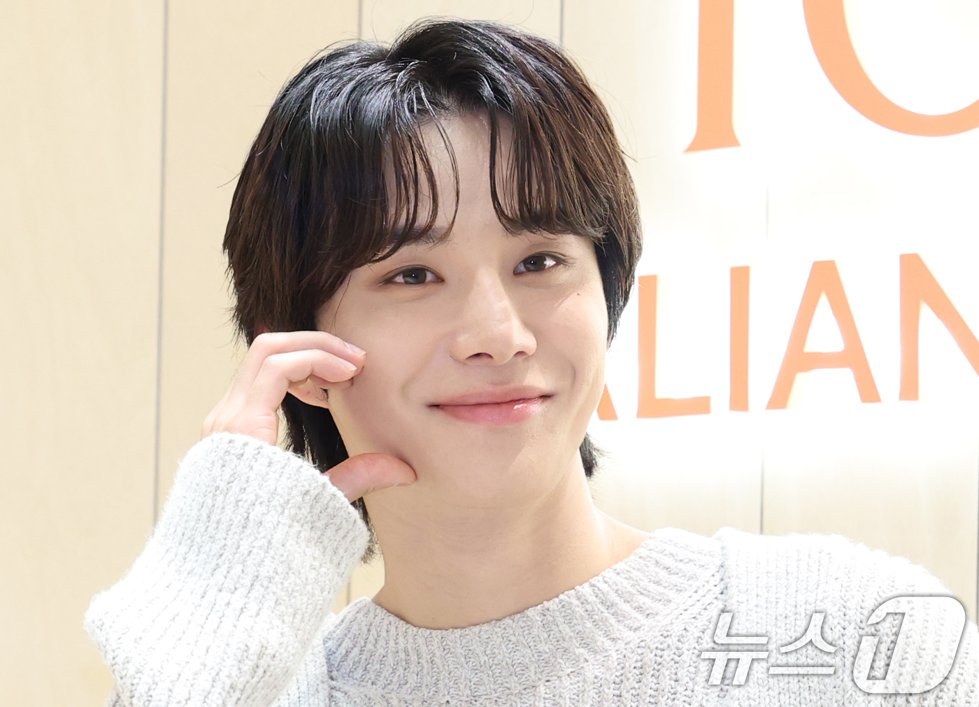 (서울=뉴스1) 권현진 기자 = NCT 정우가 4일 서울 서초구 신세계백화점 강남점에서 열린 패션 브랜드 토즈(Tod's)의 이탈리안 썸머(ITALIAN SUMMER) 팝업 신세계 …