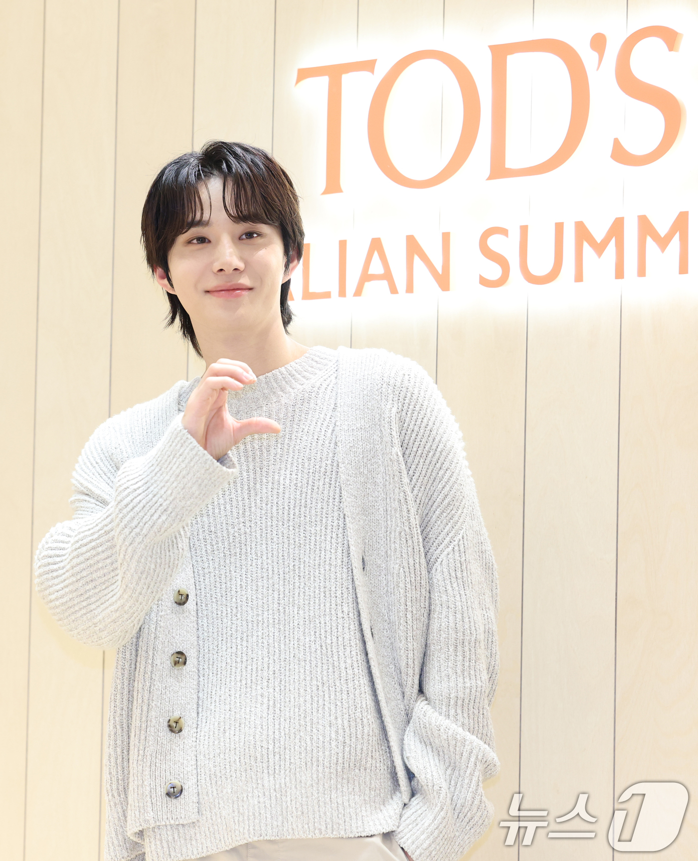 (서울=뉴스1) 권현진 기자 = NCT 정우가 4일 서울 서초구 신세계백화점 강남점에서 열린 패션 브랜드 토즈(Tod's)의 이탈리안 썸머(ITALIAN SUMMER) 팝업 신세계 …