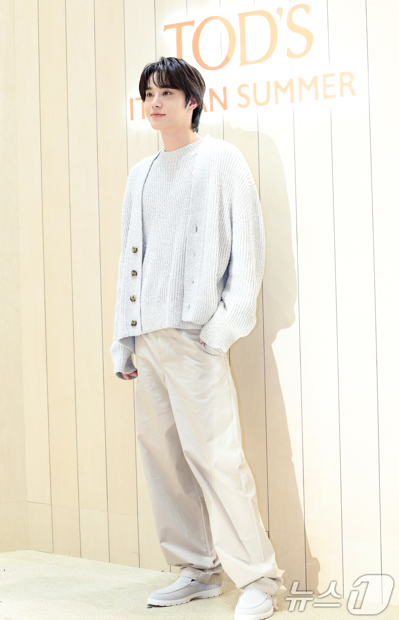 (서울=뉴스1) 권현진 기자 = NCT 정우가 4일 서울 서초구 신세계백화점 강남점에서 열린 패션 브랜드 토즈(Tod's)의 이탈리안 썸머(ITALIAN SUMMER) 팝업 신세계 …