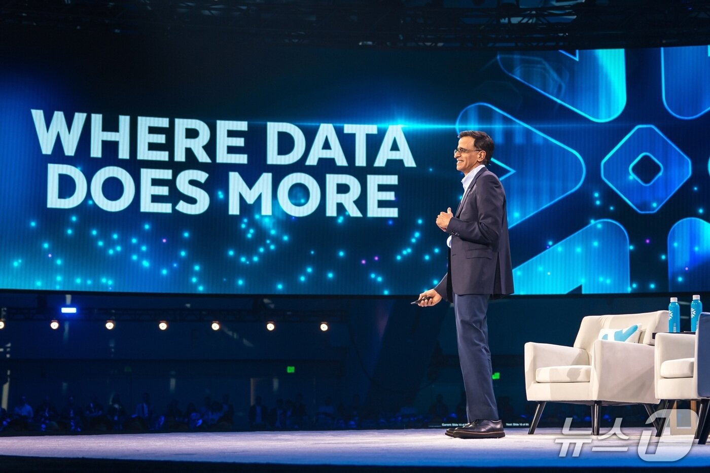 본문 이미지 - 슈리다 라마스워미 스노우플레이크 CEO가 발언하고 있다.&#40;스노우플레이크 제공&#41;