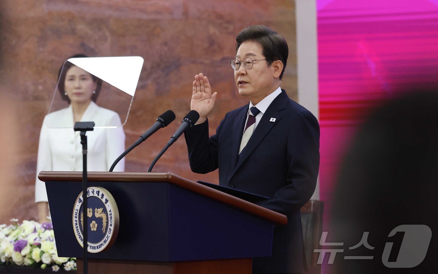본문 이미지 - 이재명 대통령이 4일 서울 여의도 국회에서 제21대 대통령 취임 선서를 하고 있다. 2025.6.4/뉴스1 ⓒ News1 국회사진기자단