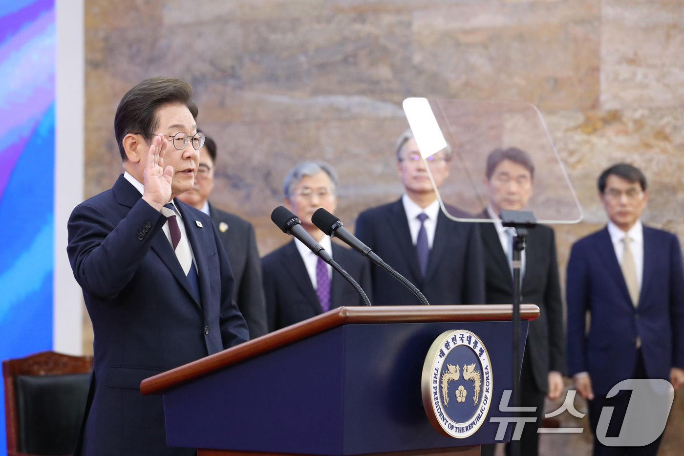 (서울=뉴스1) 국회사진기자단 = 이재명 대통령이 4일 오전 서울 여의도 국회에서 제21대 대통령 취임 선서를 하고 있다. 2025.6.4/뉴스1