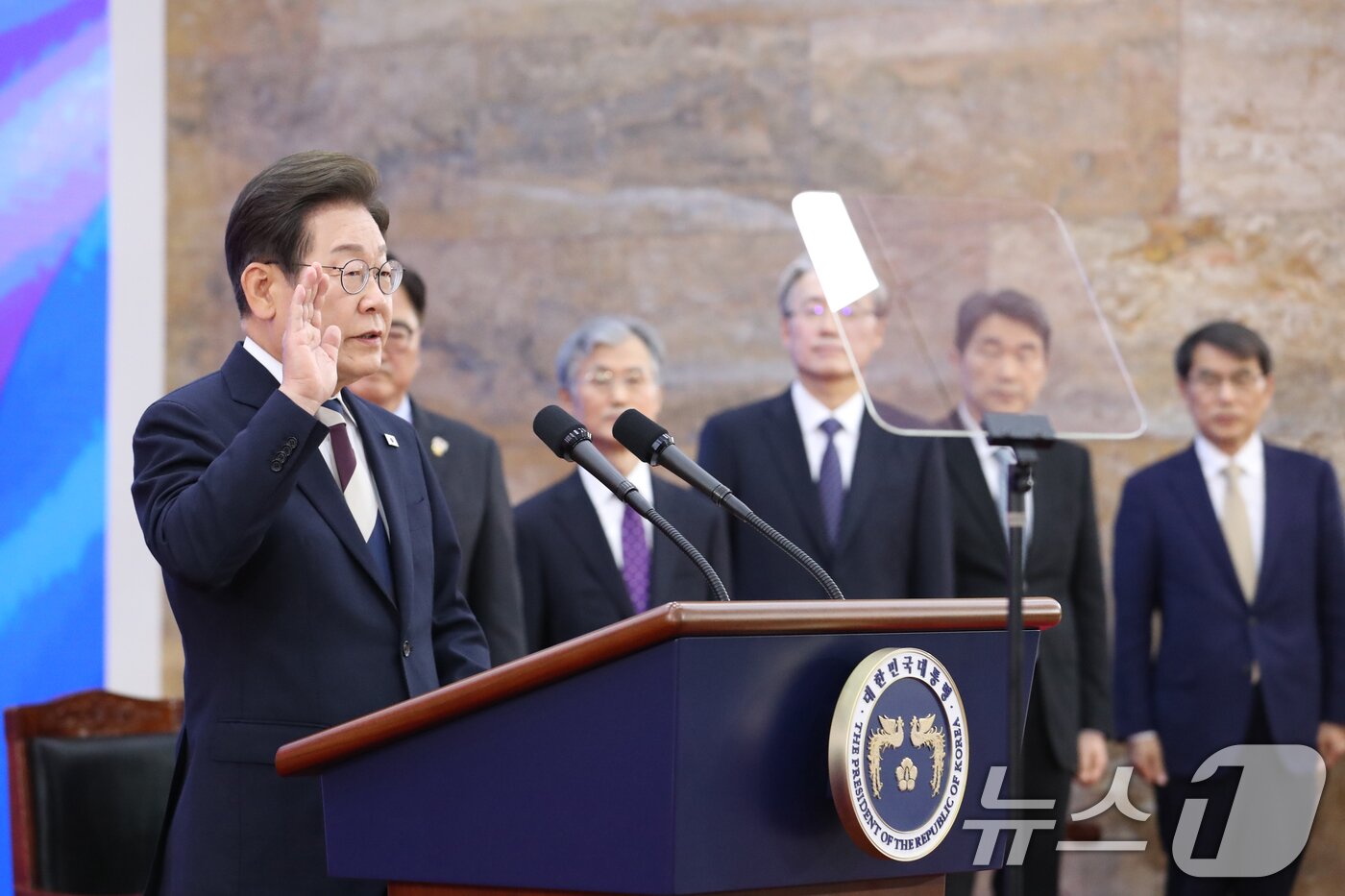 본문 이미지 - 이재명 대통령이 4일 오전 서울 여의도 국회에서 제21대 대통령 취임 선서를 하고 있다. 2025.6.4/뉴스1 ⓒ News1 국회사진기자단