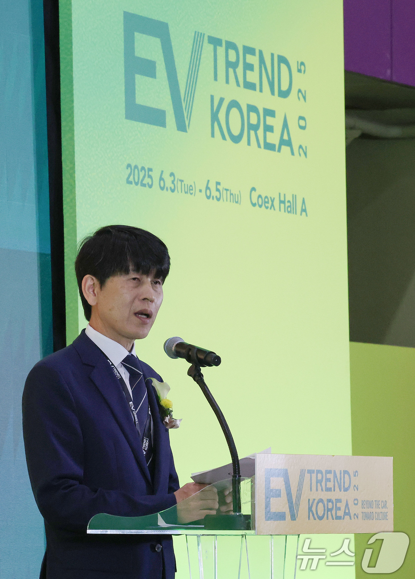 (서울=뉴스1) 박세연 기자 = 안세창 환경부 기후탄소정책실장이 4일 오전 서울 강남구 코엑스에서 열린 'EV트렌드코리아 2025' 개막식에서 개회사를 하고 있다.국내 대표 전기차 …