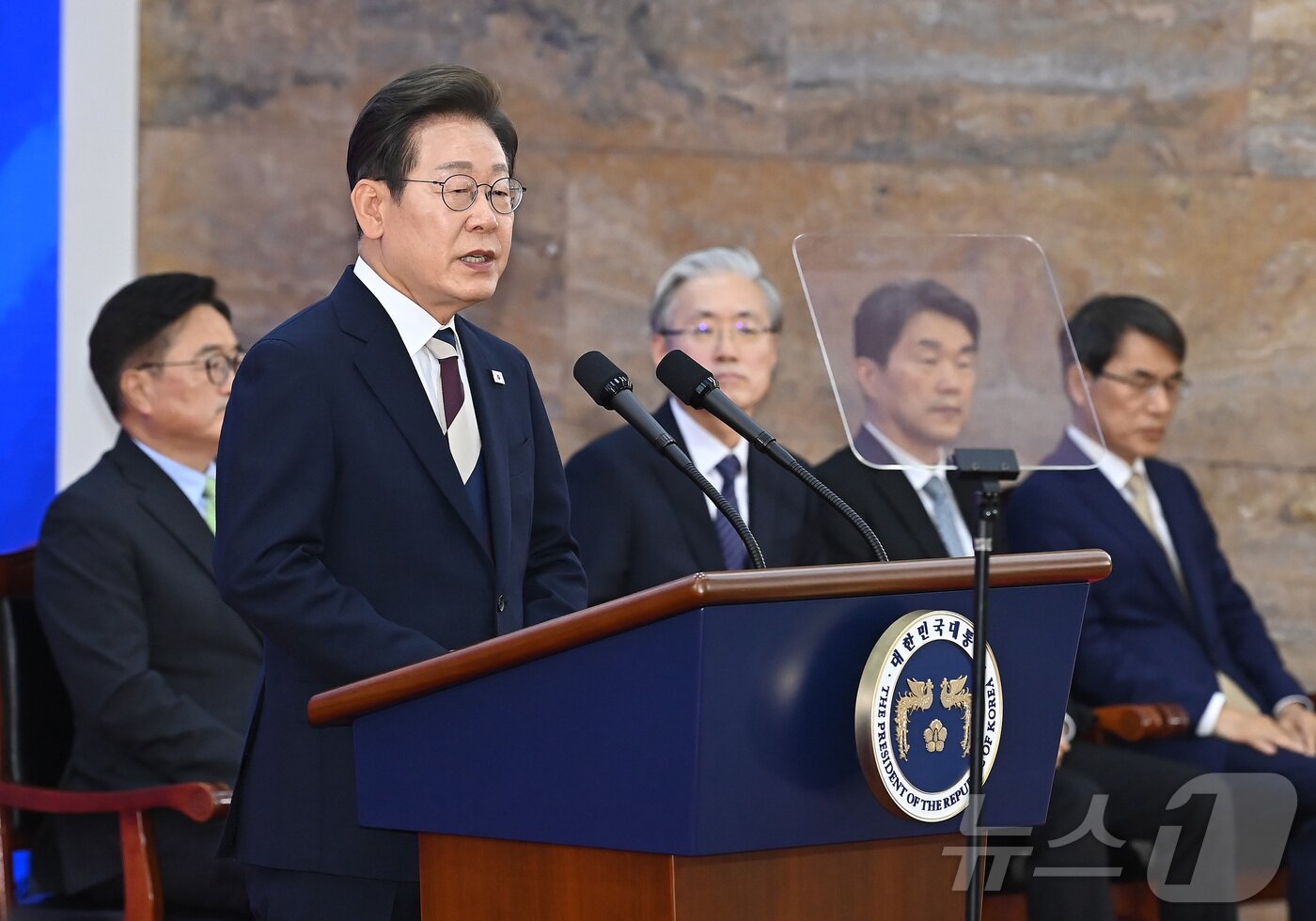 본문 이미지 - 이재명 대통령이 4일 오전 서울 여의도 국회 로텐더홀에서 취임사를 하고 있다. ⓒ News1 국회사진기자단