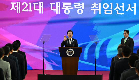 [李정부 1년]'계엄 후유증' 넘어 국정 정상화…'팔천피·실용외교' 성과