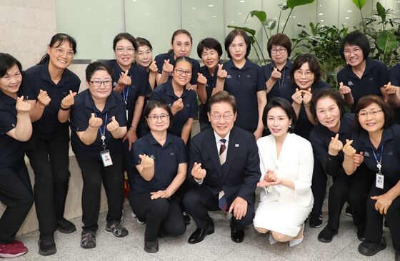 취임식 날, 쪼그려 앉은 그 사진 1장…"눈물 납니다"