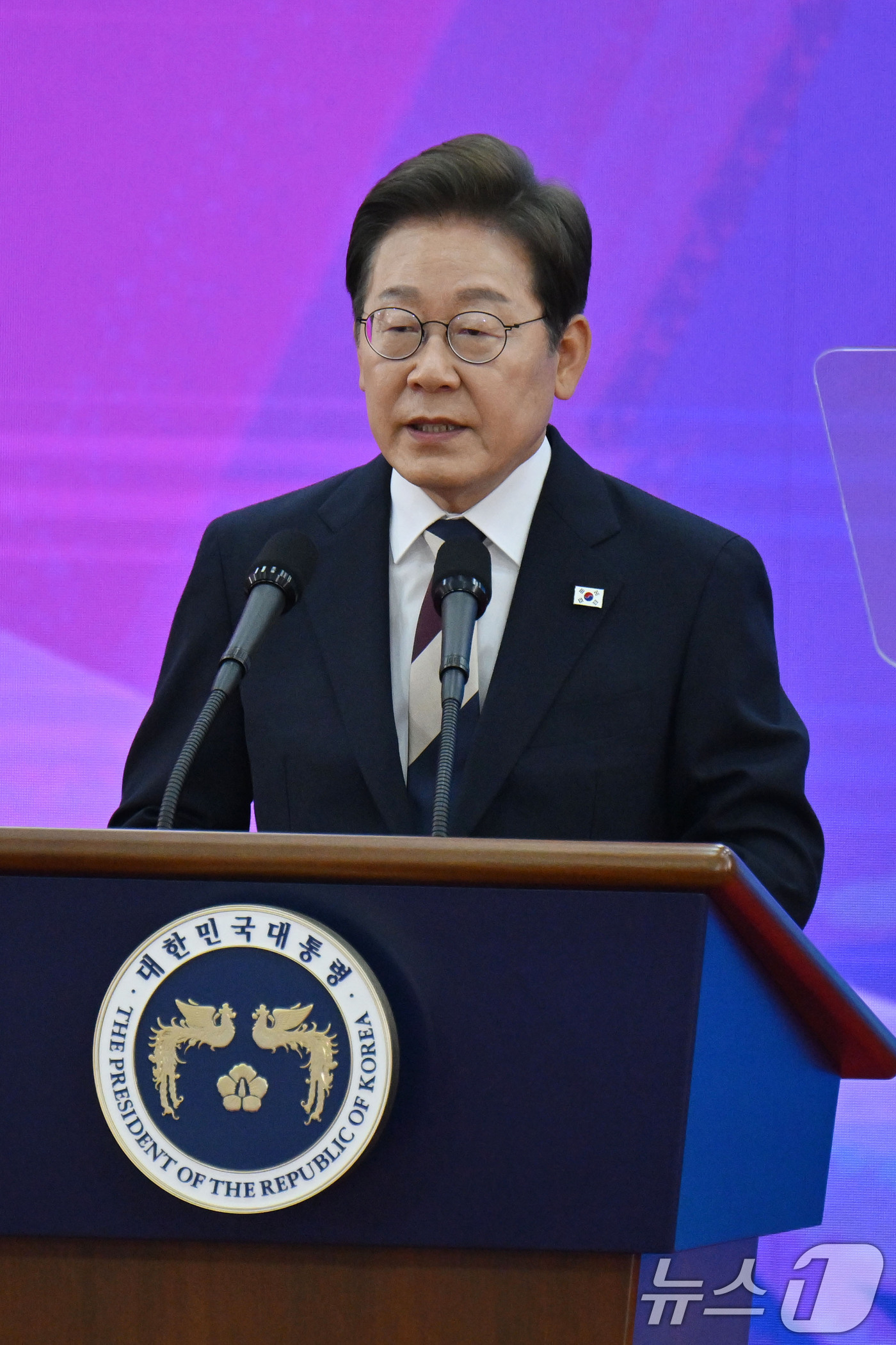 (서울=뉴스1) 국회사진기자단 = 이재명 대통령이 4일 서울 여의도 국회 본청 로텐더홀에서 제21대 대통령 취임사를 하고 있다. 2025.6.4/뉴스1