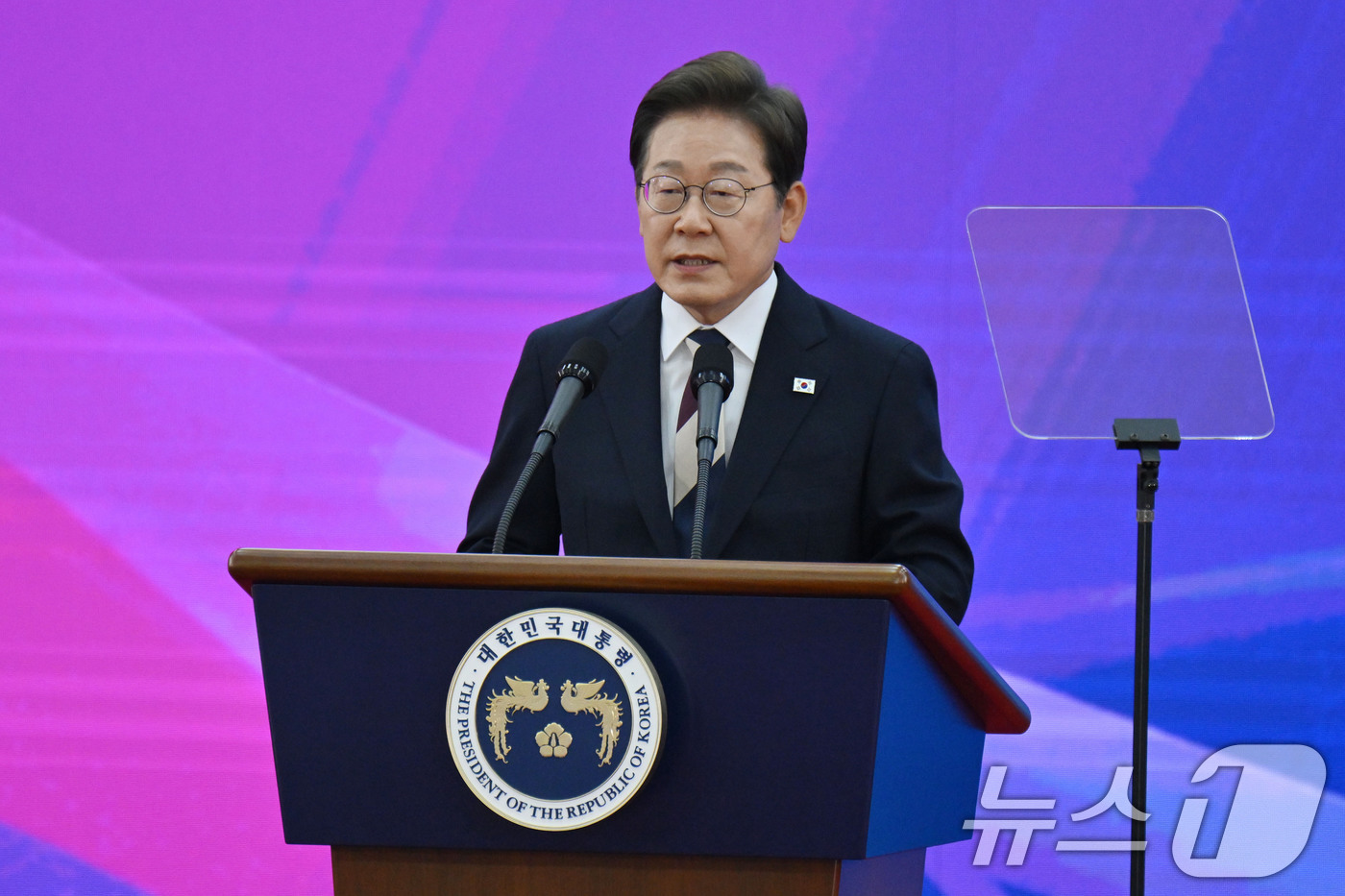 (서울=뉴스1) 국회사진기자단 = 이재명 대통령이 4일 서울 여의도 국회 본청 로텐더홀에서 제21대 대통령 취임사를 하고 있다. 2025.6.4/뉴스1